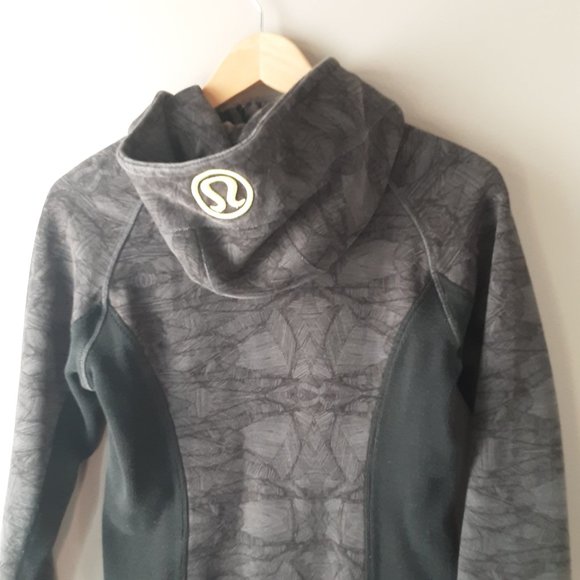 lululemon Scuba Hoodie Black Grey Geometric Leaf Feather Pattern Size 4 - Picture 7 of 14